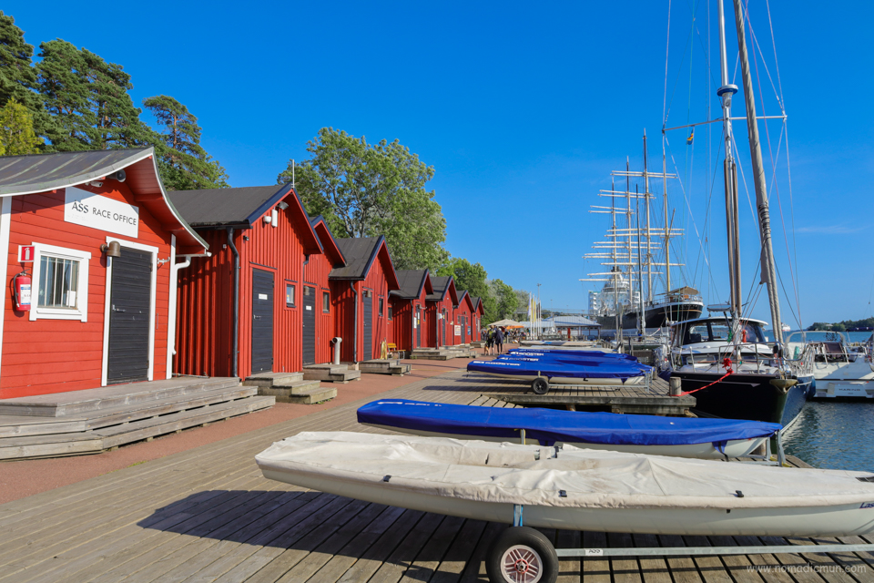 Discover Mariehamn: A Walking Guide to the Best Attractions 3 ÅSS Marina in Mariehamn with sailing boats
